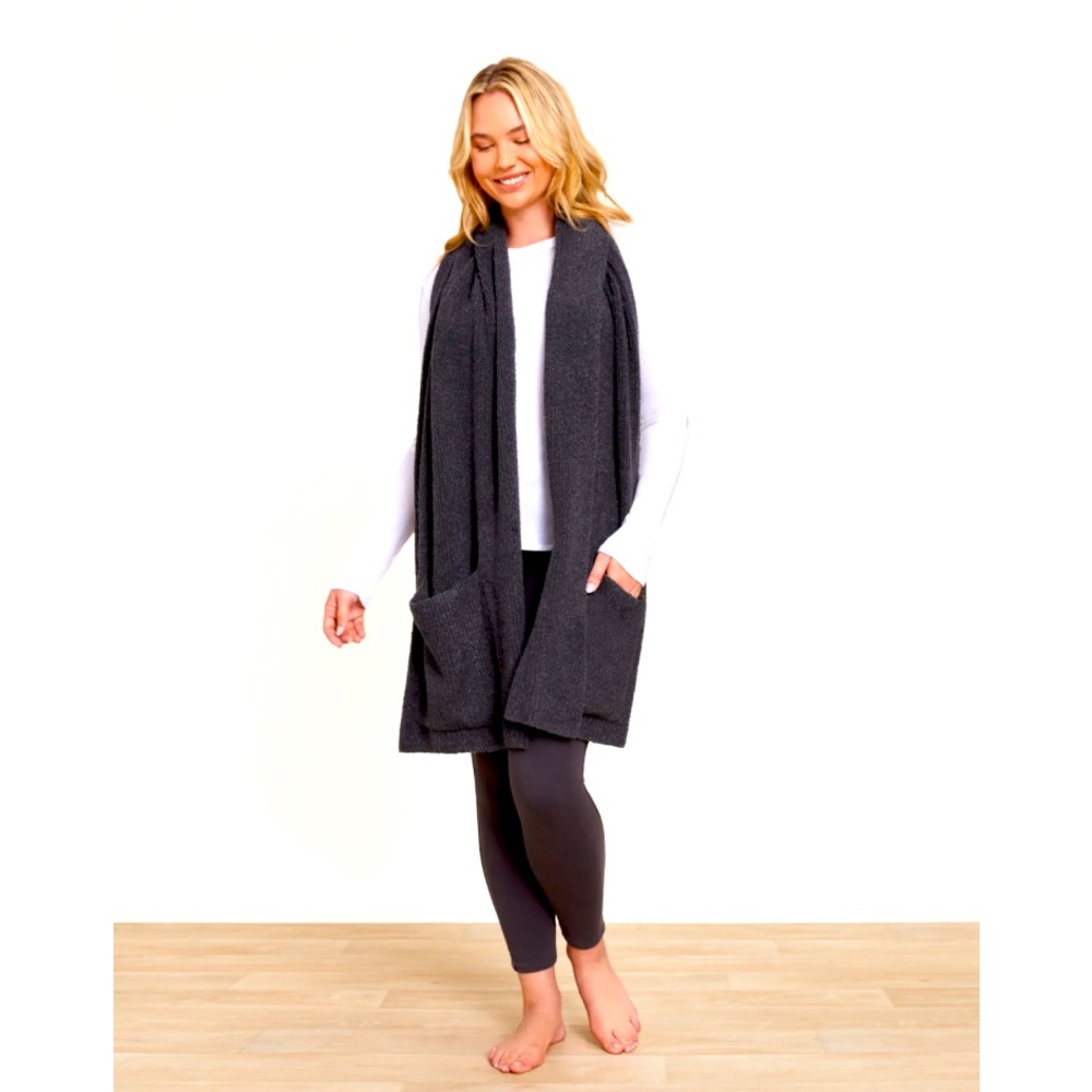 NWT Barefoot Dreams EcoChic Scarf with Pockets